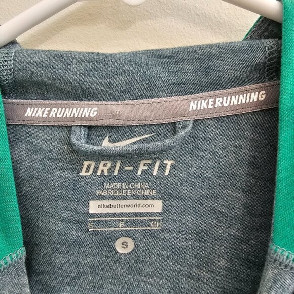 Nike Running Women's Dri-Fit Hooded Long-sleeved Pullover Shirt, Small - Picture 9 of 16